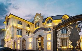 Hotel 600